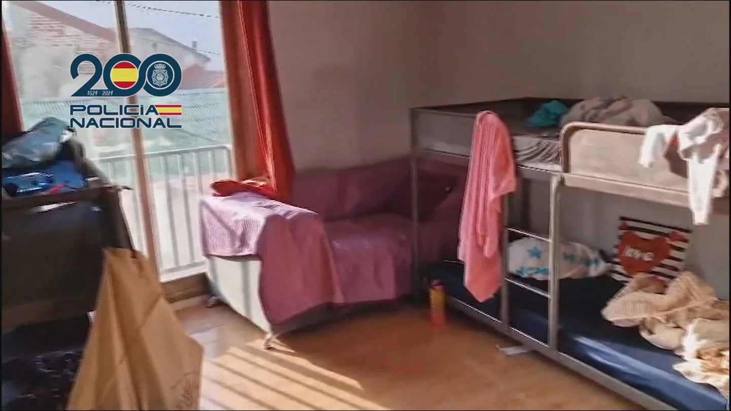 La Policía Nacional ha precintado un prostíbulo en una vivienda en Madrid que llevaba activo desde hace más de una década La Policía Nacional ha precintado un prostíbulo en una vivienda en Madrid que llevaba activo desde hace más de una década