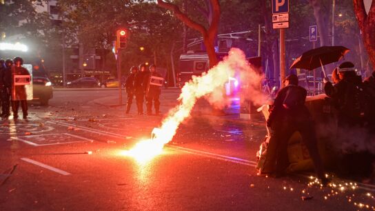Disturbios durante una concentración en protesta por el ataque del ejército de Israel a la Global Sumud Flotilla, en Barcelona.