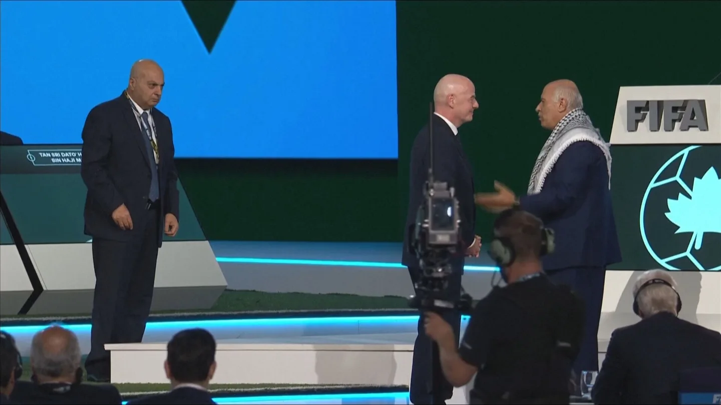 Infantino charla con el representante de Palestina Infantino charla con el representante de Palestina