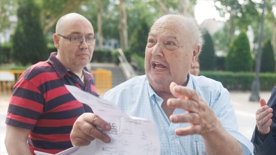 Imagen de archivo de Alberto Royuela junto a su hijo