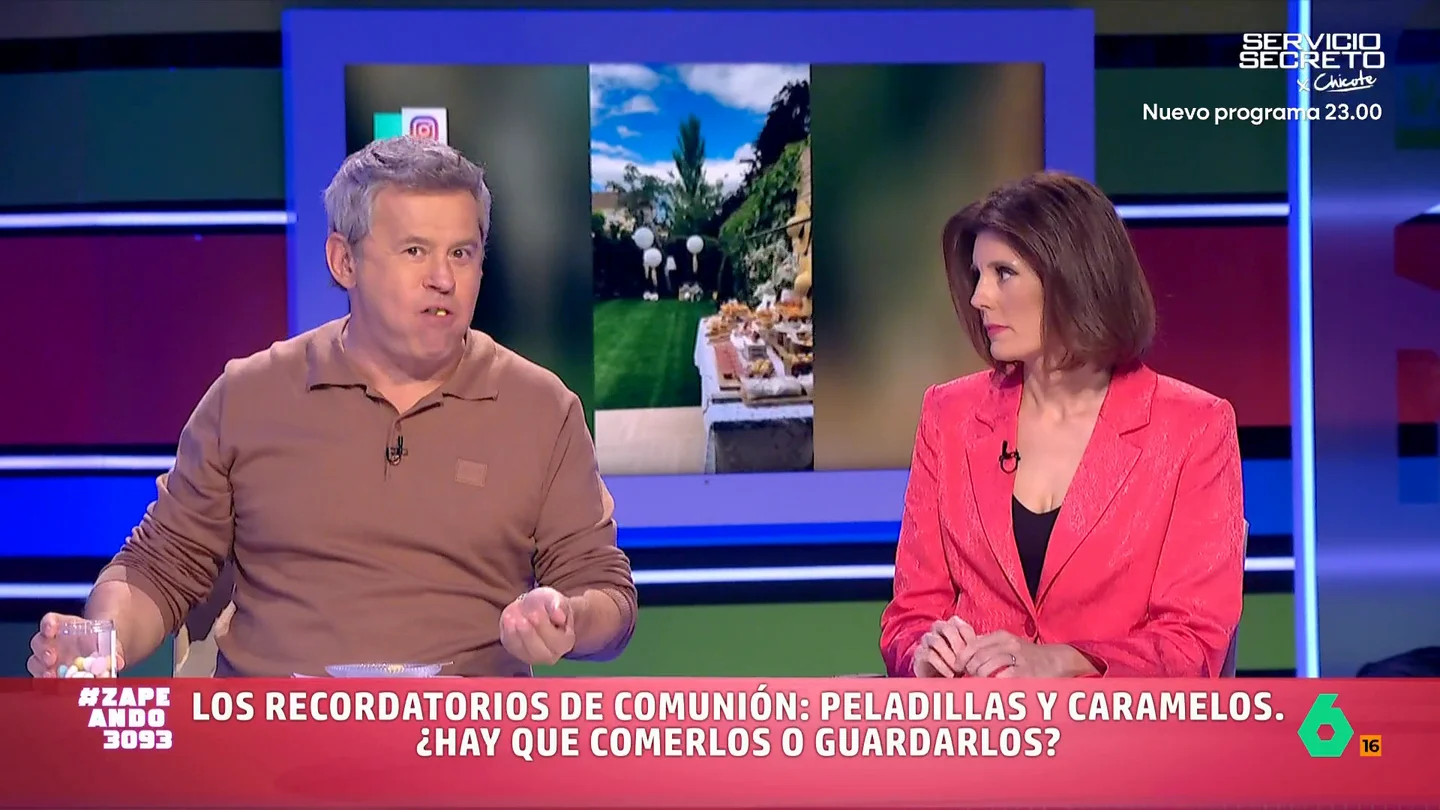 Miki Nadal ignora los consejos de María José Gómez y Verdú y la lía comiendo peladillas En algunas comuniones se obsequia a los invitados con paquetes de peladillas o caramelos. Comer este tipo de dulces también tiene sus particularidades, por ese motivo Zapeando cuenta con la experta en protocolo para que comparta sus apuntes.