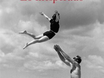 Detalle de la portada de 'Lo inesperado'