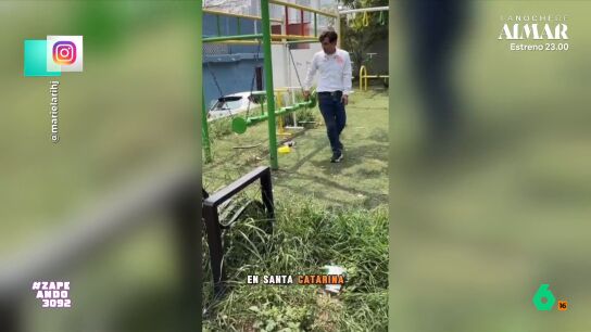 Un pol&iacute;tico mexicano ha decidido visitar un parque para mostrar las condiciones del mismo cuando, probando uno de los juegos infantiles,  ha terminado cayendo al suelo de una manera muy aparatosa. 