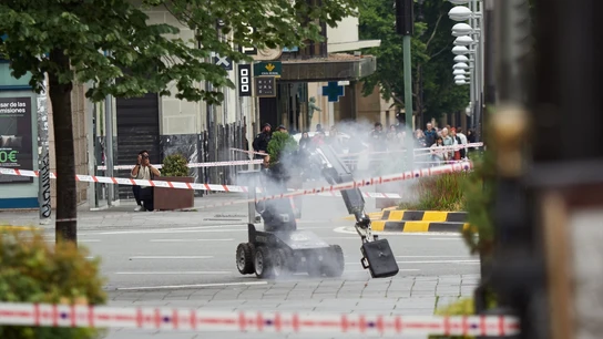 Los Tedax detonan sin incidencias un maletín sospechoso que ha obligado a desalojar el centro de Pamplona. Los Tedax detonan sin incidencias un maletín sospechoso que ha obligado a desalojar el centro de Pamplona.