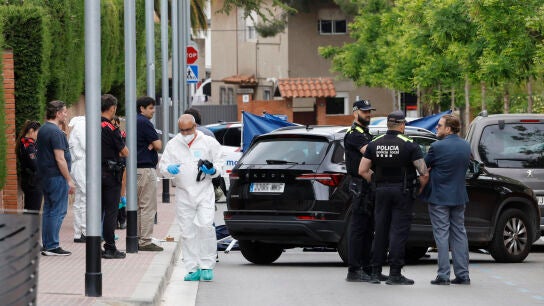 Detenido un hombre por apu&ntilde;alar mortalmente a una mujer en plena calle en Esplugues de Llobregat, Barcelona.