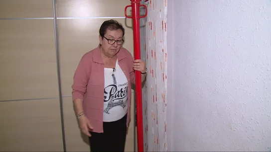 Mujer que vive entre puntales Mujer que vive entre puntales