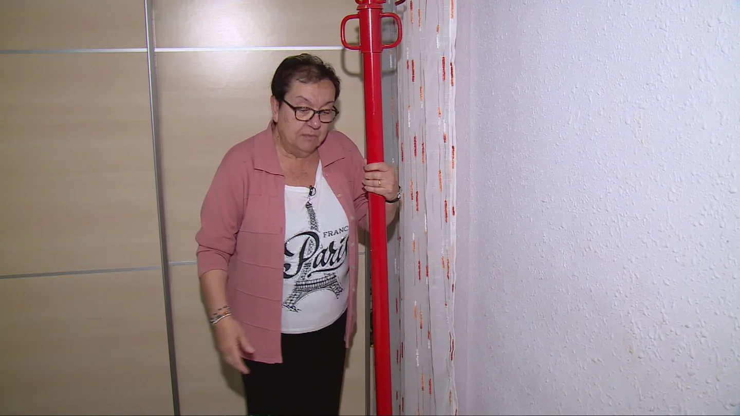 Mujer que vive entre puntales Mujer que vive entre puntales