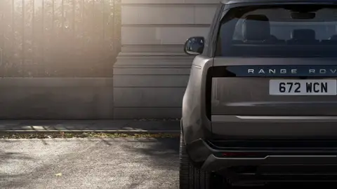 Este Range Rover tiene un sistema de sonido que mejora a muchos festivales de música Este Range Rover tiene un sistema de sonido que mejora a muchos festivales de música