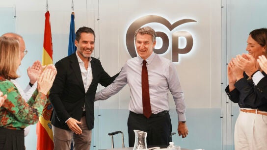 El l&iacute;der del PP, Alberto N&uacute;&ntilde;ez Feij&oacute;o, y el portavoz nacional, Borja Semper, en el Comit&eacute; de direcci&oacute;n del partido