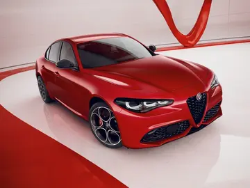 Representan lo que queda de la esencia italiana, y tanto la berlina como el SUV de Alfa Romeo se actualizan para mejorar su calidad Representan lo que queda de la esencia italiana, y tanto la berlina como el SUV de Alfa Romeo se actualizan para mejorar su calidad