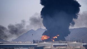 Un dron iran&iacute; provoca un incendio en la planta petrolera de Fujairah, en Emiratos &Aacute;rabes Unidos