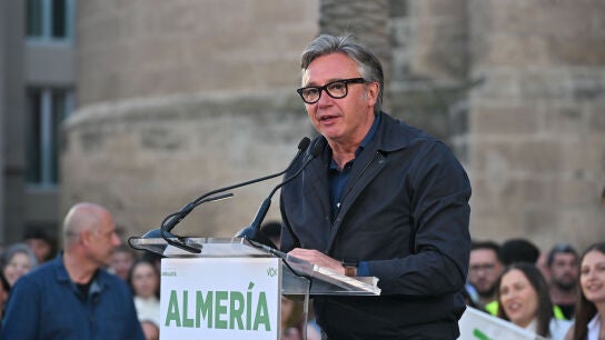 El candidato de VOX a la presidencia de Andaluc&iacute;a, Manuel Gavira, en un acto de precampa&ntilde;a en Almer&iacute;a. 