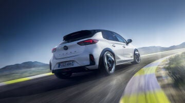 Llega el Golf GTI de Stellantis, que tambi&eacute;n es el Opel m&aacute;s potente de la historia