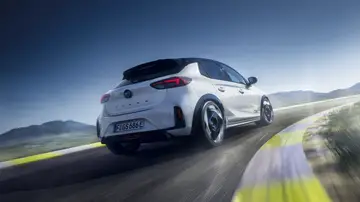 Llega el Golf GTI de Stellantis, que también es el Opel más potente de la historia Llega el Golf GTI de Stellantis, que también es el Opel más potente de la historia