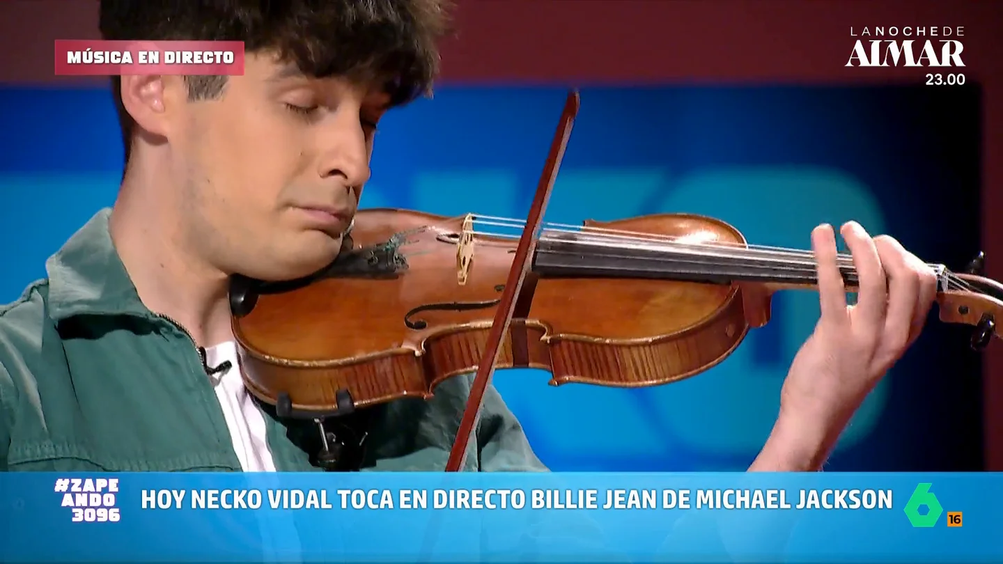 'Billie Jean' como nunca la habías escuchado: así suena el mítico 'hit' de Michael Jackson en el violín de Necko Vidal Necko Vidal lo ha vuelto a hacer. En este vídeo, el plató de Zapeando se llena de magia cuando agarra su violín y se atreve a versionar al barro la mítica canción de Michael Jackson 'Billie Jean'.