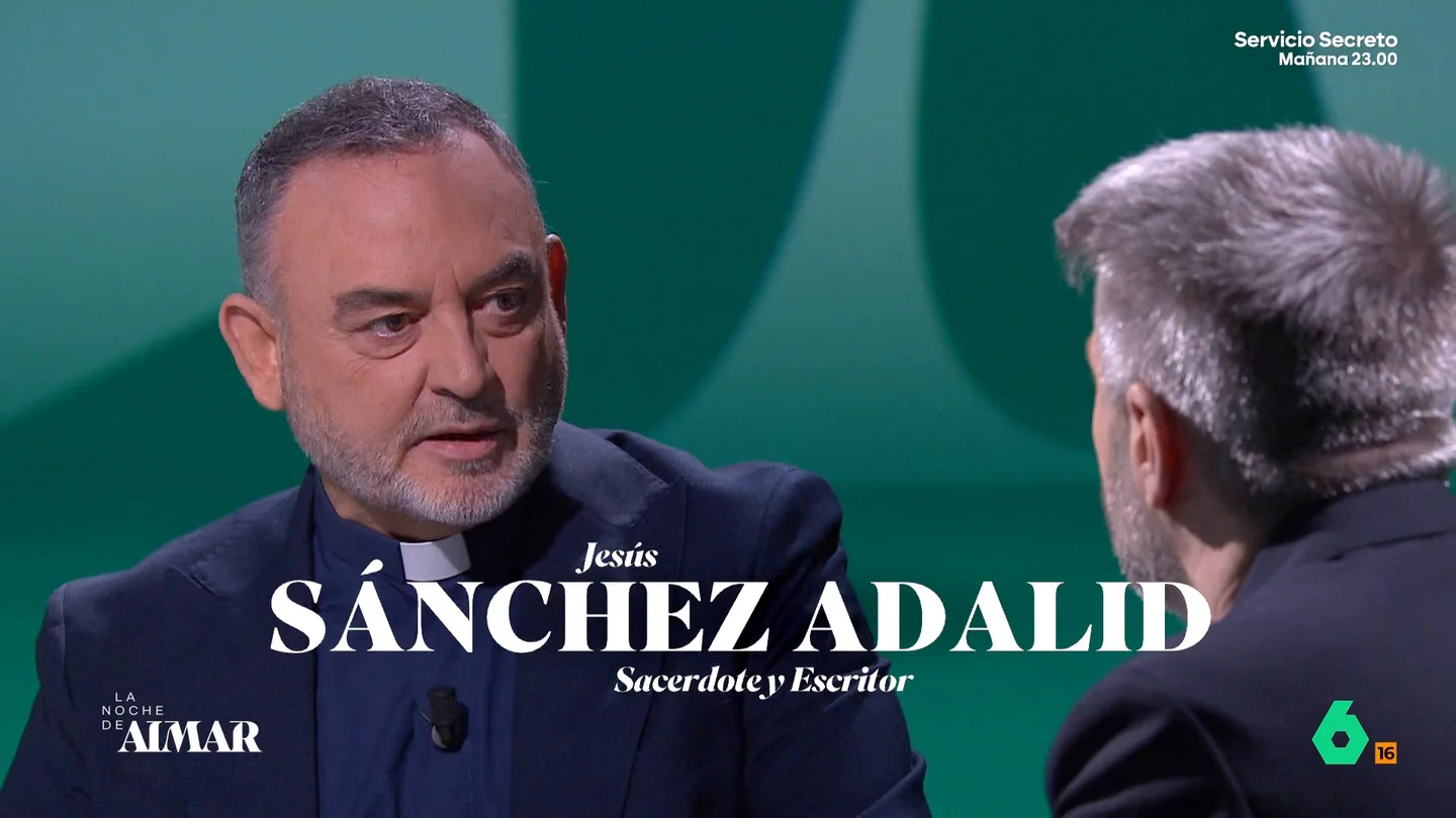 Jesús Sánchez Adalid desvela a Aimar Bretos el sueldo de los sacerdotes : "Ronda los 1.000 euros" Jesús Sánchez Adalid desvela a Aimar Bretos el sueldo de los sacerdotes : "Ronda los 1.000 euros"