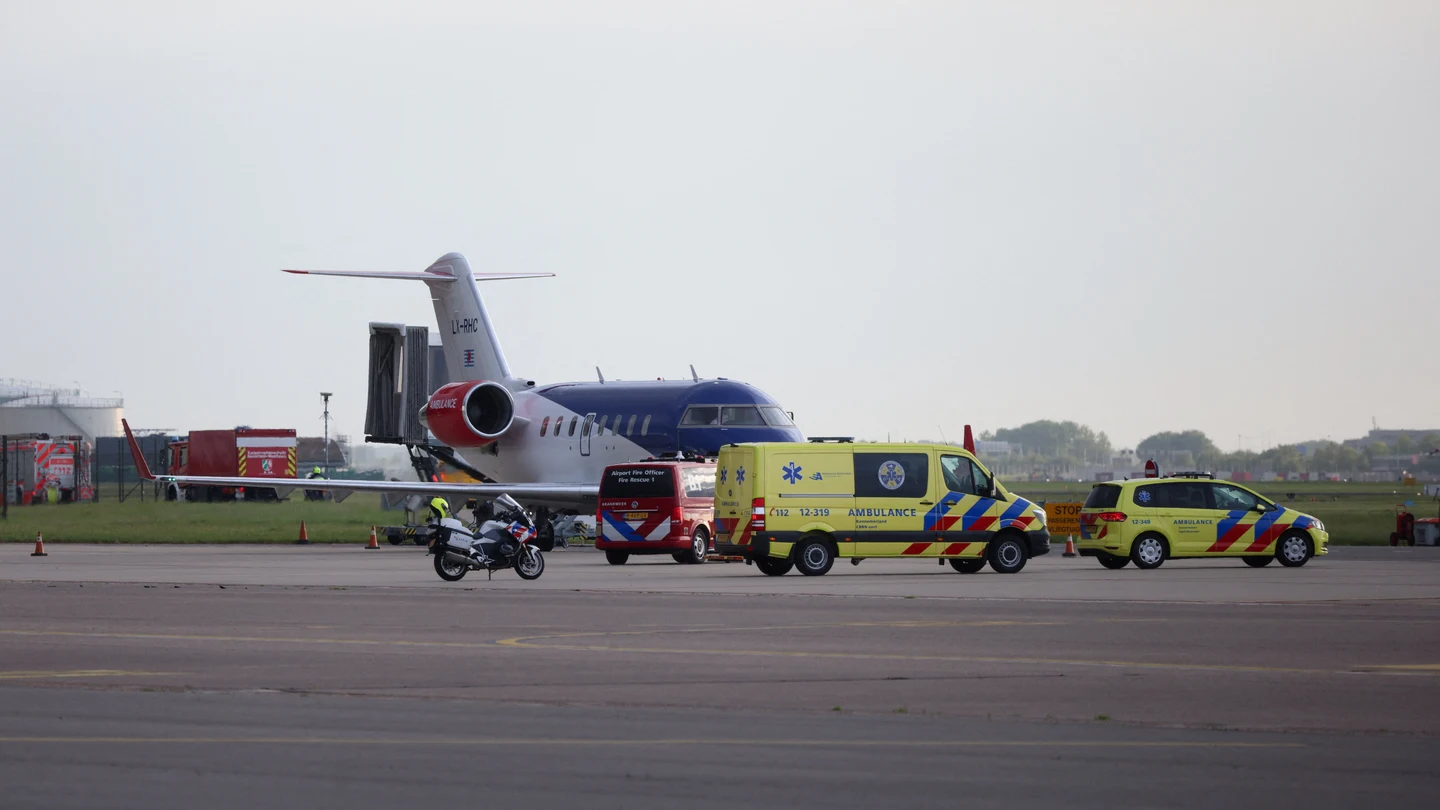 Avión medicalizado con pacientes con hantavirus Avión medicalizado con pacientes con hantavirus