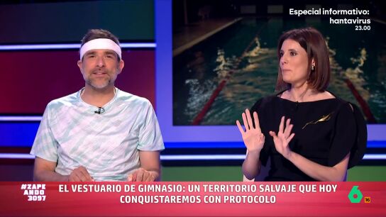 El inc&oacute;modo momento de las duchas de los vestuarios puede ser a&uacute;n m&aacute;s inc&oacute;modo si no seguimos los sencillos consejos de protocolo que nos cuenta Mar&iacute;a Jos&eacute; G&oacute;mez y Verd&uacute; en este v&iacute;deo. Toma nota.