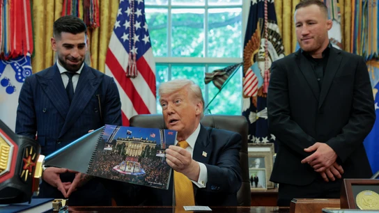 Donald Trump, junto a Ilia Topuria y Justin Gaethje en el Despacho Oval de la Casa Blanca Donald Trump, junto a Ilia Topuria y Justin Gaethje en el Despacho Oval de la Casa Blanca