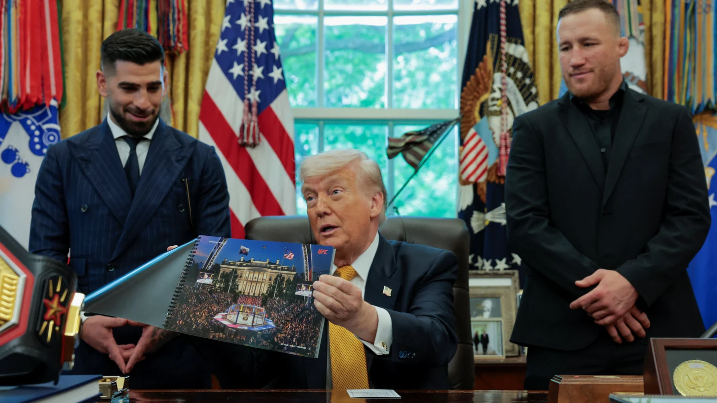 Donald Trump, junto a Ilia Topuria y Justin Gaethje en el Despacho Oval de la Casa Blanca Donald Trump, junto a Ilia Topuria y Justin Gaethje en el Despacho Oval de la Casa Blanca