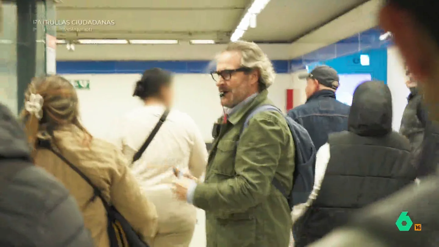 "¿No os da vergüenza? ¡Ladronas!": Equipo de Investigación presencia la intervención de una patrulla ciudadana Equipo de Investigación acompaña a Javier y su patrulla ciudadana en una de sus jornadas y presencia una de sus intervenciones en directo, al localizar a unas carteristas. El momento, en este vídeo.