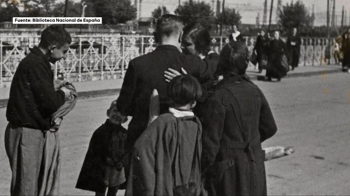 Puente del exilio en Irún: símbolo de las familias que se despidieron para buscar en Francia una vida lejos de la guerra civil Puente del exilio en Irún: símbolo de las familias que se despidieron para buscar en Francia una vida lejos de la guerra civil