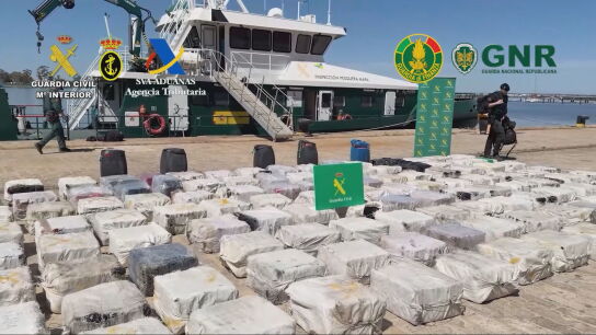 Golpe al narco de la Guardia Civil: recuperan 11 toneladas de coca&iacute;na, 8,5 de hach&iacute;s y 21 kilos de marihuana en una narcolancha