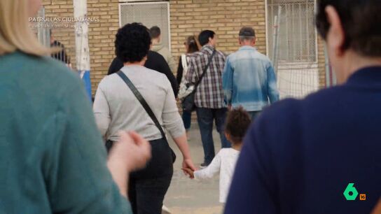 Equipo de Investigaci&oacute;n tiene la oportunidad de ver c&oacute;mo opera una patrulla ciudadana en un c&eacute;ntrico barrio de Sevilla. Tambi&eacute;n c&oacute;mo surge la tensi&oacute;n cuando uno de los vecinos muestra su disconformidad: "Has venido a reventar esto".