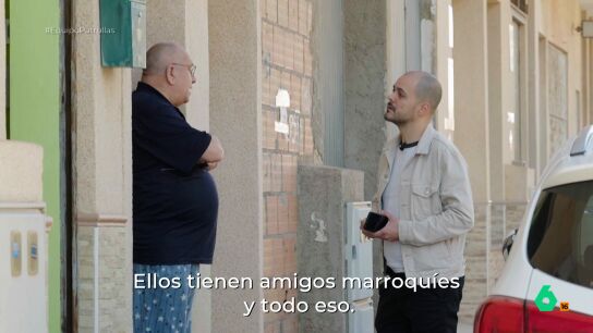 "Ellos tienen amigos marroqu&iacute;s", defiende Antonio, cuyos hijos, vecinos de Torre Pacheco, participaron en la paliza a un joven de la localidad durante los disturbios. Supone que se arrepienten de aquello.