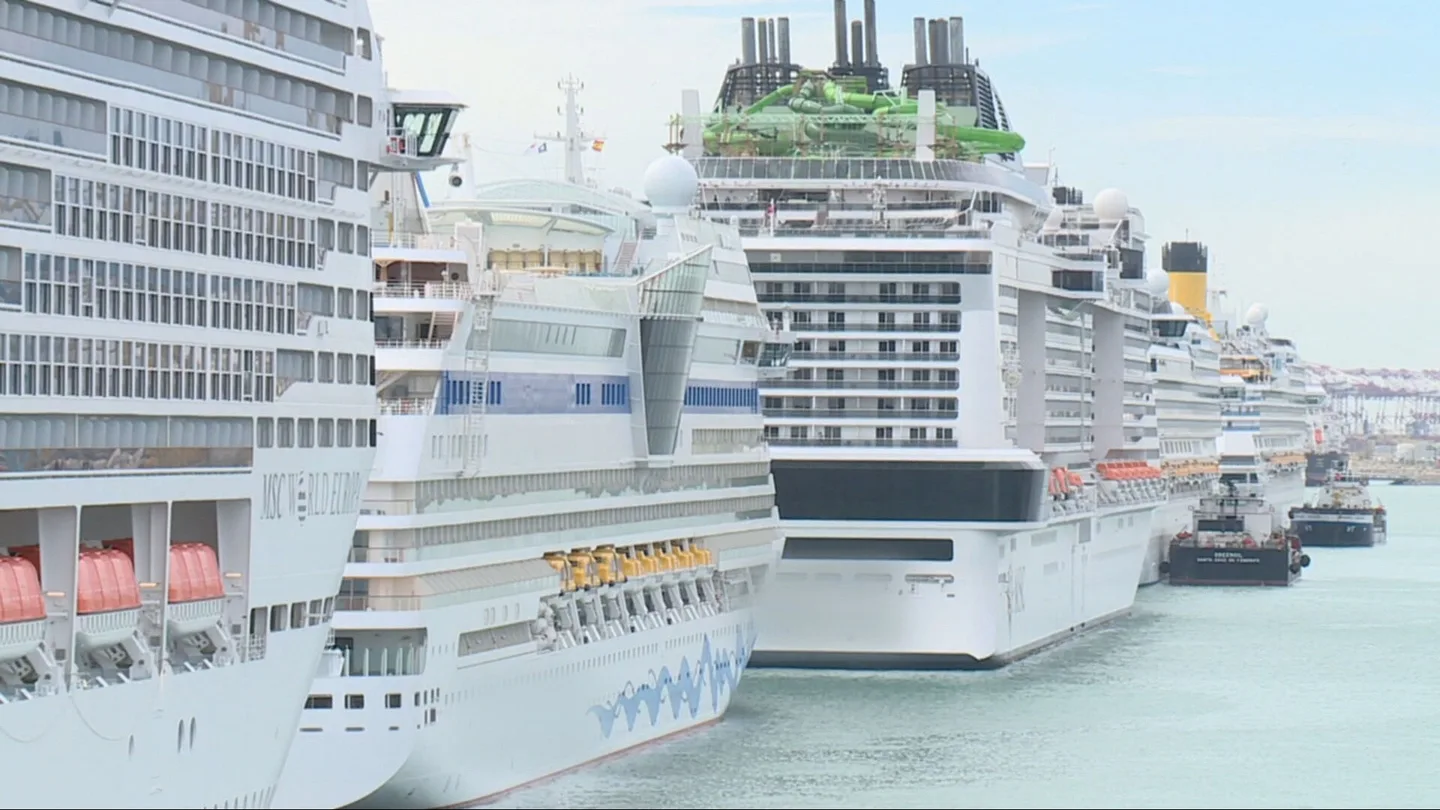 Imagen de cruceros parados Imagen de cruceros parados