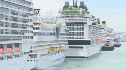 Imagen de cruceros parados