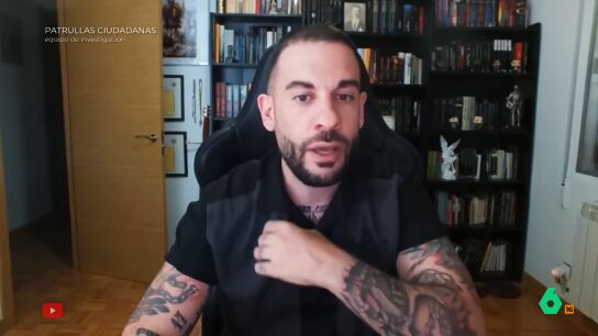 "Es una persona que bajo una especie de piel de cordero, vemos a un aut&eacute;ntico lobo", afirma el periodista Miguel &Aacute;ngel Campos, que en este v&iacute;deo recuerda el pasado delictivo del creador de contenido y l&iacute;der de Frente Obrero.