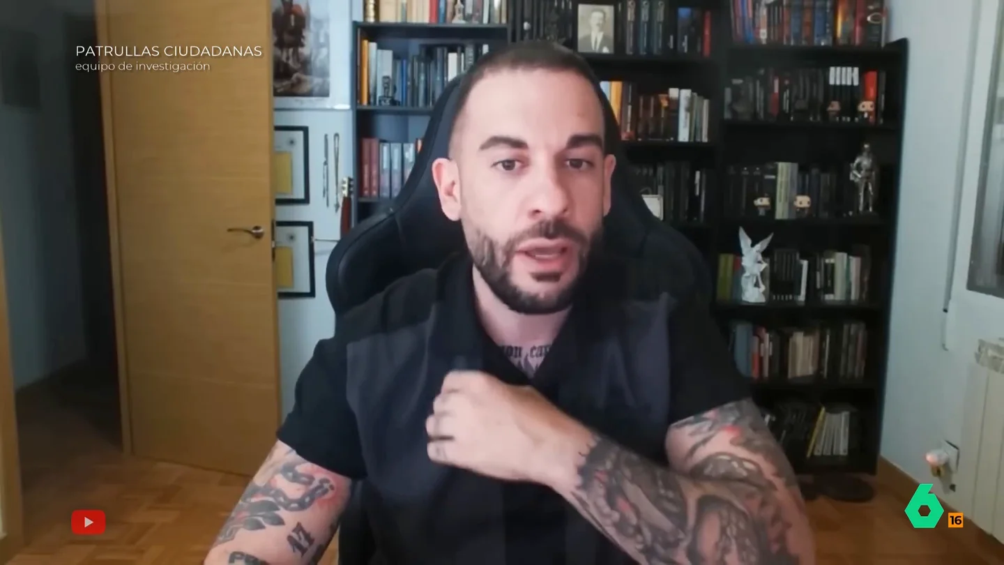 Un machete de 33 centímetros y 49 días en prisión: el pasado delictivo de Roberto Vaquero, el agitador que promueve las patrullas ciudadanas "Es una persona que bajo una especie de piel de cordero, vemos a un auténtico lobo", afirma el periodista Miguel Ángel Campos, que en este vídeo recuerda el pasado delictivo del creador de contenido y líder de Frente Obrero.