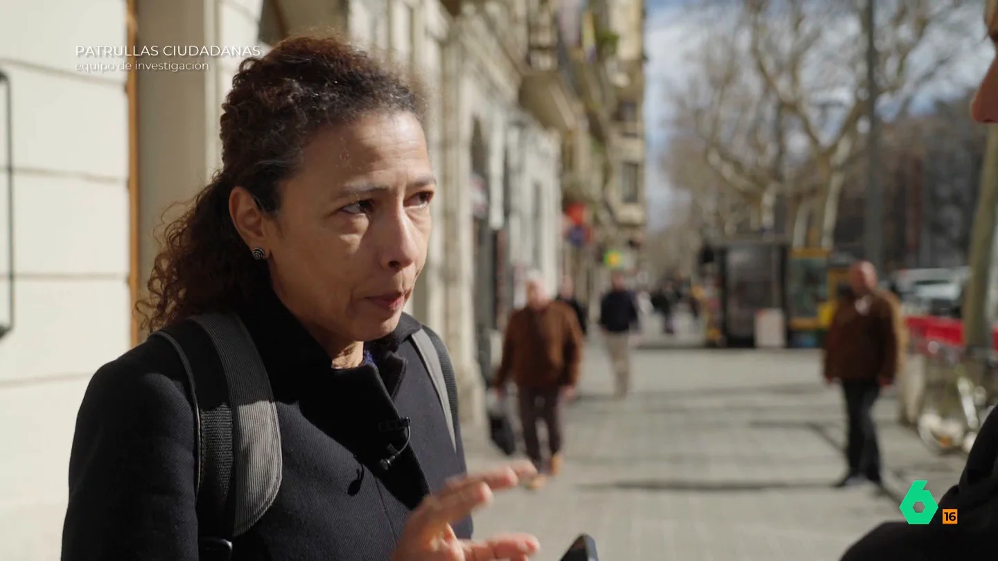 Eliana, pionera de las patrullas ciudadanas en España: "Me salto a la torera la ley de protección de datos y lo voy a seguir haciendo" Equipo de Investigación comparte una tranquila jornada de patrulla ciudadana por Barcelona con Eliana, una de las figuras más conocidas de este mundo: "Trabajaba en una empresa de control de plagas. Mira qué ironía".