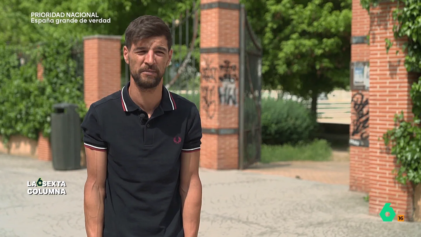 Así llegó a España Ahmed Younoussi con solo nueve años: "Me di cuenta de que no estaba en mi país por las aceras" Él llego a nuestro país de manera ilegal en un camión con el objetivo de huir del maltrato familiar. Su familia, además, estaba en una situación precaria.