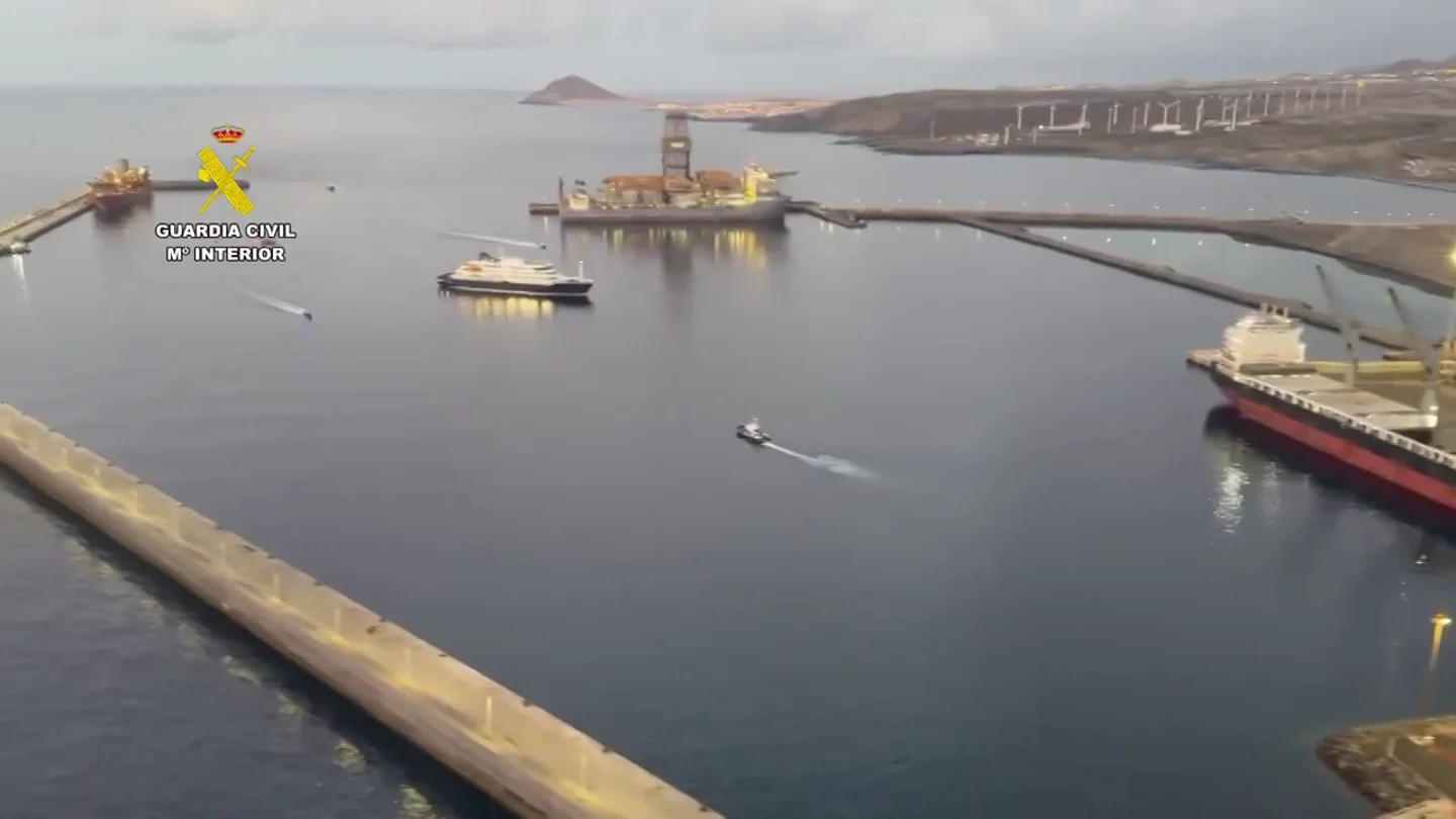 Las imágenes aéreas del MV Hondius fondeado en el puerto de Granadilla Las imágenes aéreas del MV Hondius fondeado en el puerto de Granadilla