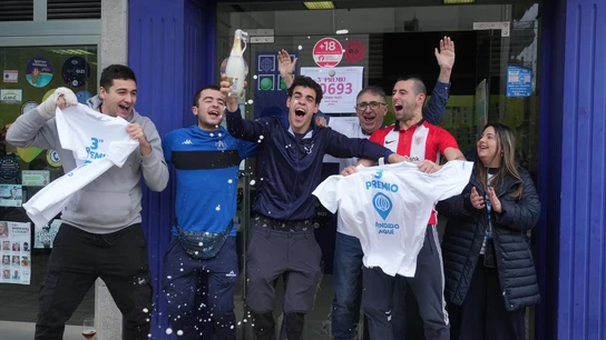 Vecinos de Igorre (Vizcaya) celebran el tercer premio del Sorteo de Navidad. Vecinos de Igorre (Vizcaya) celebran el tercer premio del Sorteo de Navidad.
