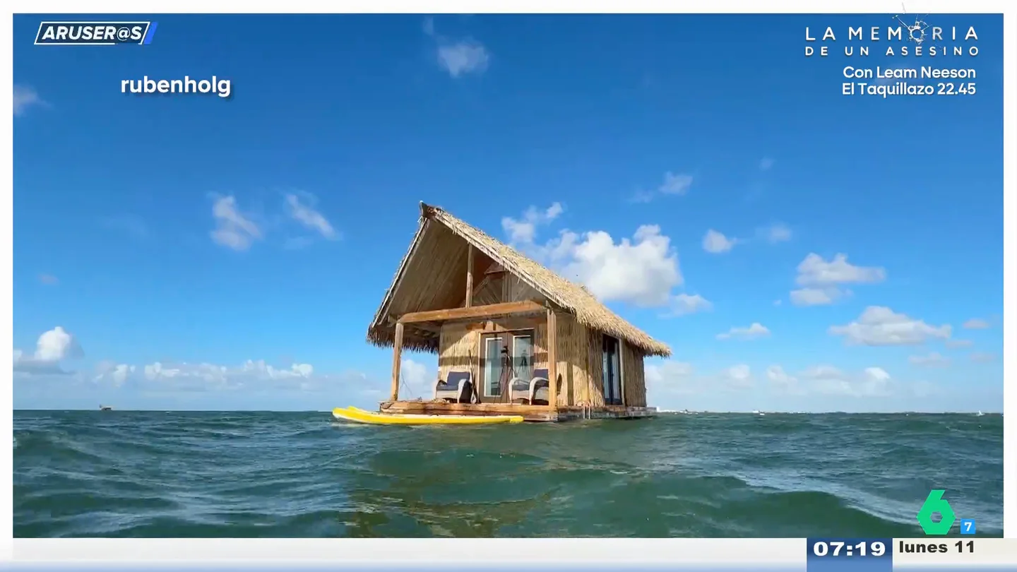 Un español visita el hotel más aislado del mundo en mitad del océano: "10 horas en avión, cinco en coche sobre el mar y una en barco" Un español visita el hotel más aislado del mundo en mitad del océano: "10 horas en avión, cinco en coche sobre el mar y una en barco"