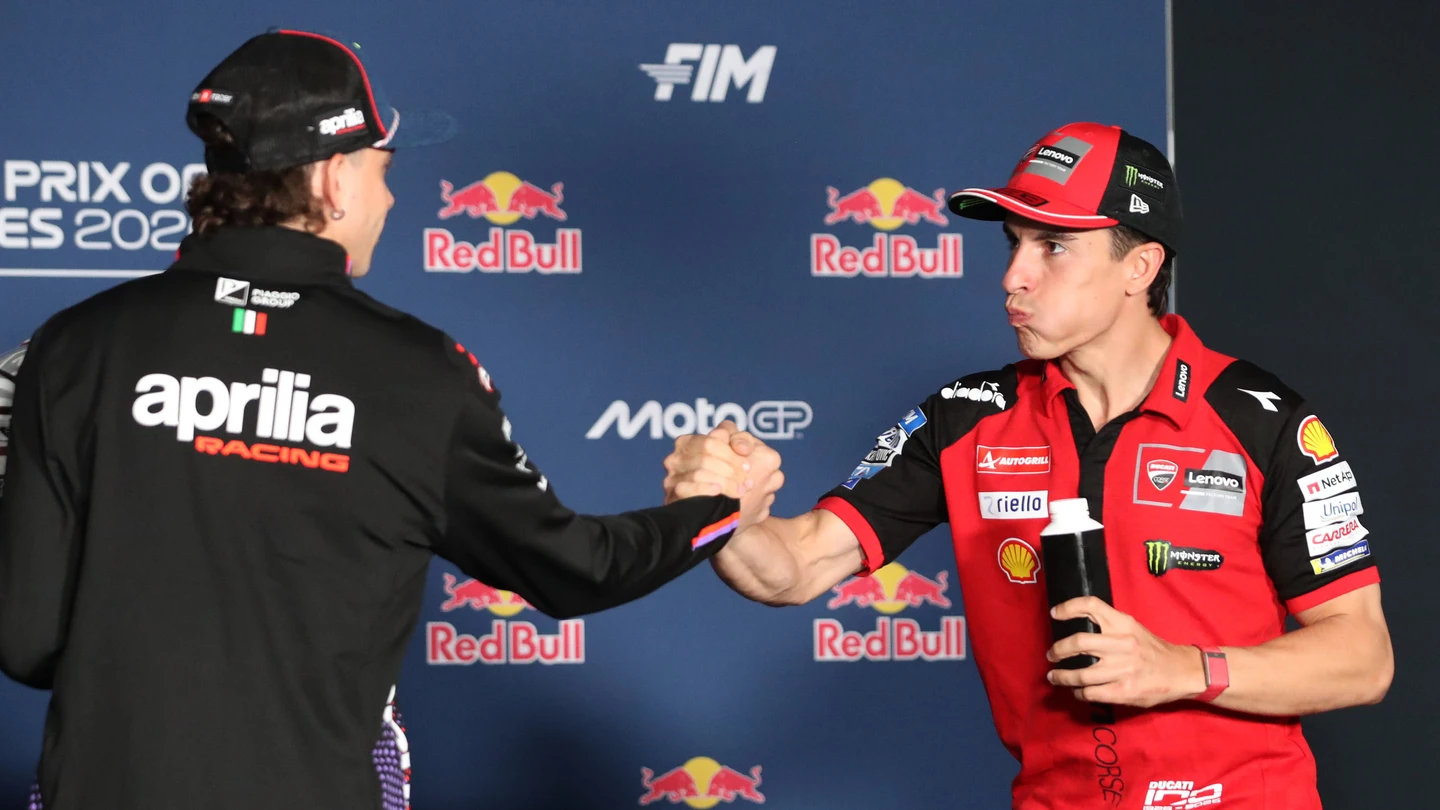 Marco Bezzecchi y Marc Márquez Marco Bezzecchi y Marc Márquez