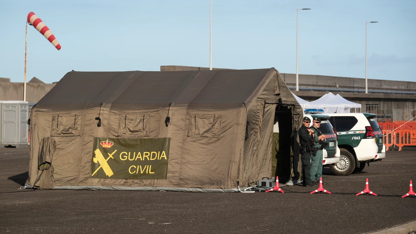 Puesto de la Guardia Civil instalada en el Puerto de Granadilla Puesto de la Guardia Civil instalada en el Puerto de Granadilla