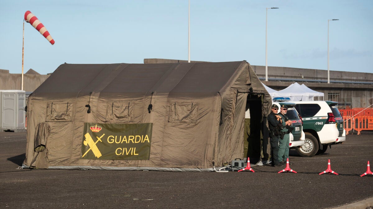 Muere de un infarto un agente de la Guardia Civil durante el operativo del crucero MV Hondius