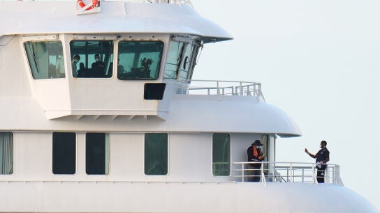Personas a bordo del MV Hondius a su llegada al puerto de Granadilla de Abona