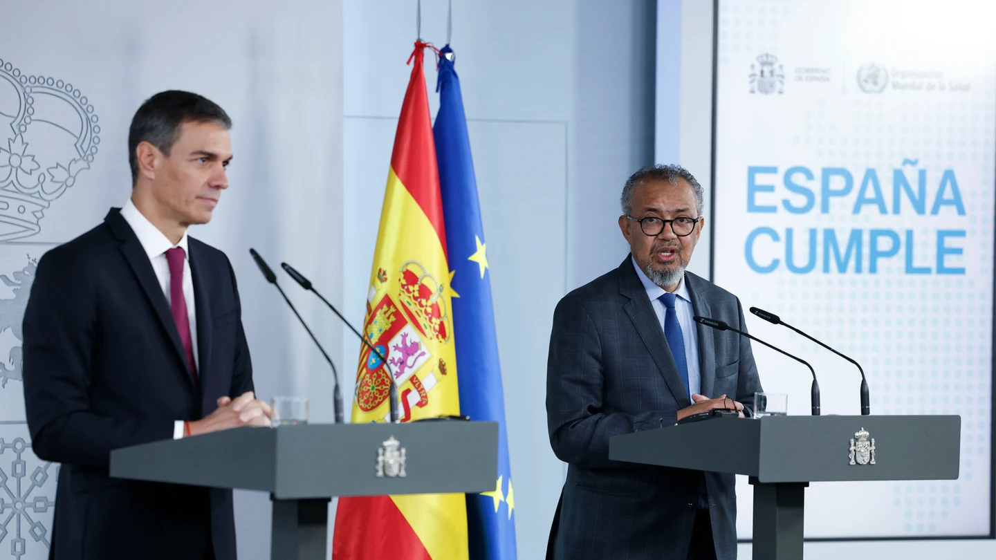 El director de la Organización Mundial de la Salud (OMS), Tedros Adhanom Ghebreyesus, comparece junto a Pedro Sánchez en el Palacio de la Moncloa El director de la Organización Mundial de la Salud (OMS), Tedros Adhanom Ghebreyesus, comparece junto a Pedro Sánchez en el Palacio de la Moncloa
