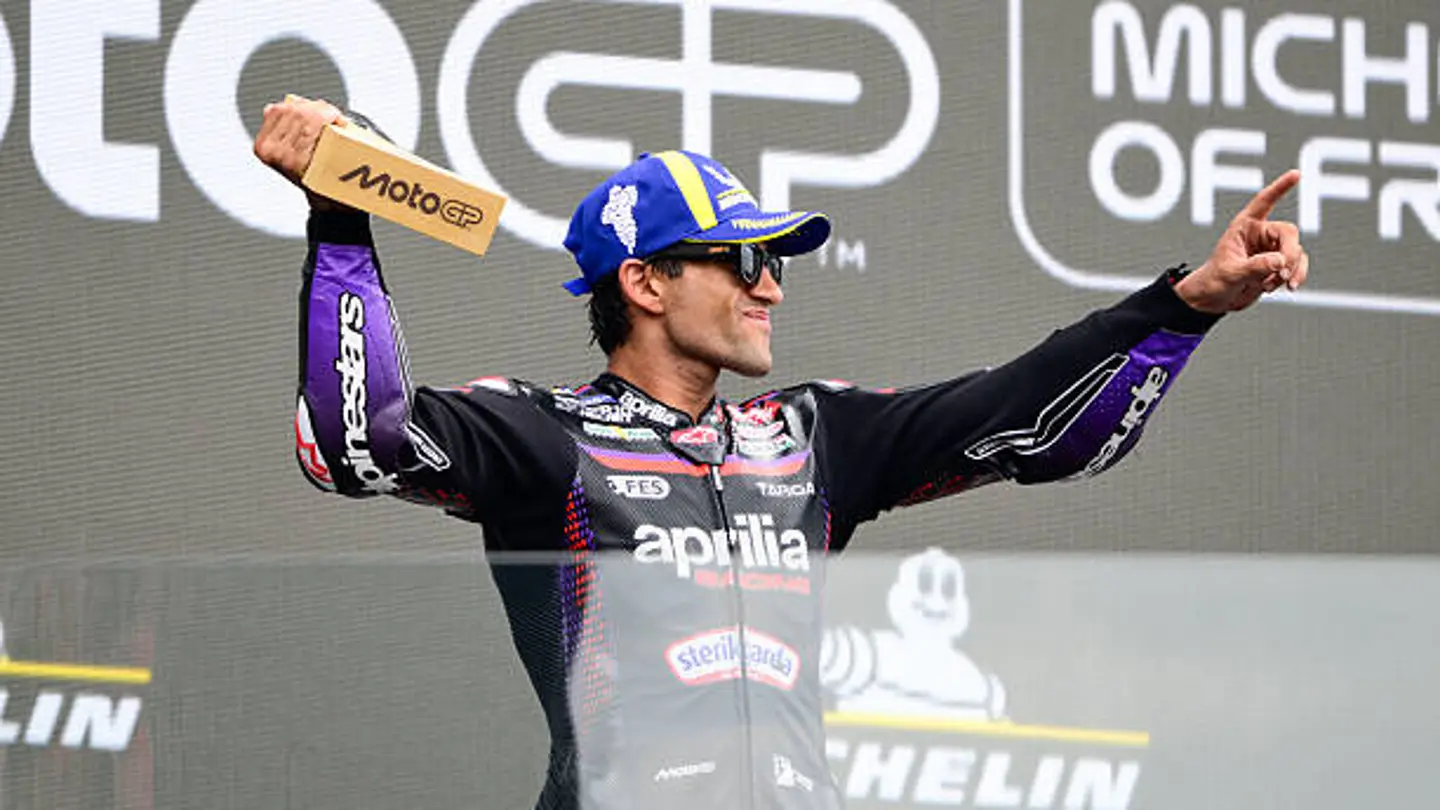 El elogio de un piloto español a Jorge Martín: "Adelanta como si llevara una MotoGP contra una Moto2" El elogio de un piloto español a Jorge Martín: "Adelanta como si llevara una MotoGP contra una Moto2"