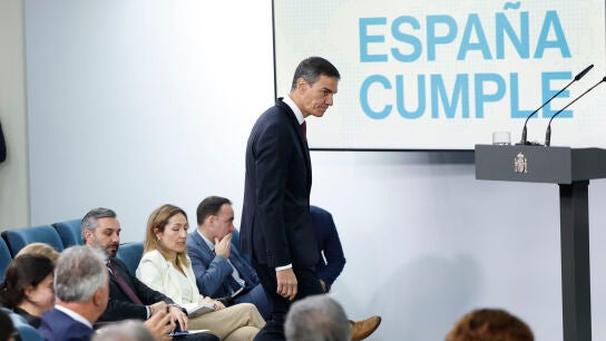 El presidente del Gobierno, Pedro S&aacute;nchez, antes de comparecer en el Palacio de la Moncloa