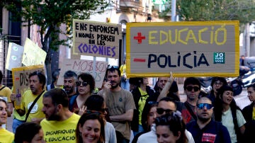 Centenares de docentes protestan en Catalu&ntilde;a.