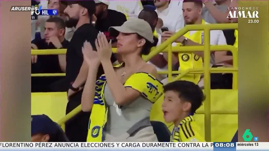 Georgina y su hijo Mateo apoyan a Cristiano Ronaldo en un partido: "Cuando la cosa decaía, Mateo hacía los mismo movimientos que su padre" Georgina y su hijo Mateo apoyan a Cristiano Ronaldo en un partido: "Cuando la cosa decaía, Mateo hacía los mismo movimientos que su padre"