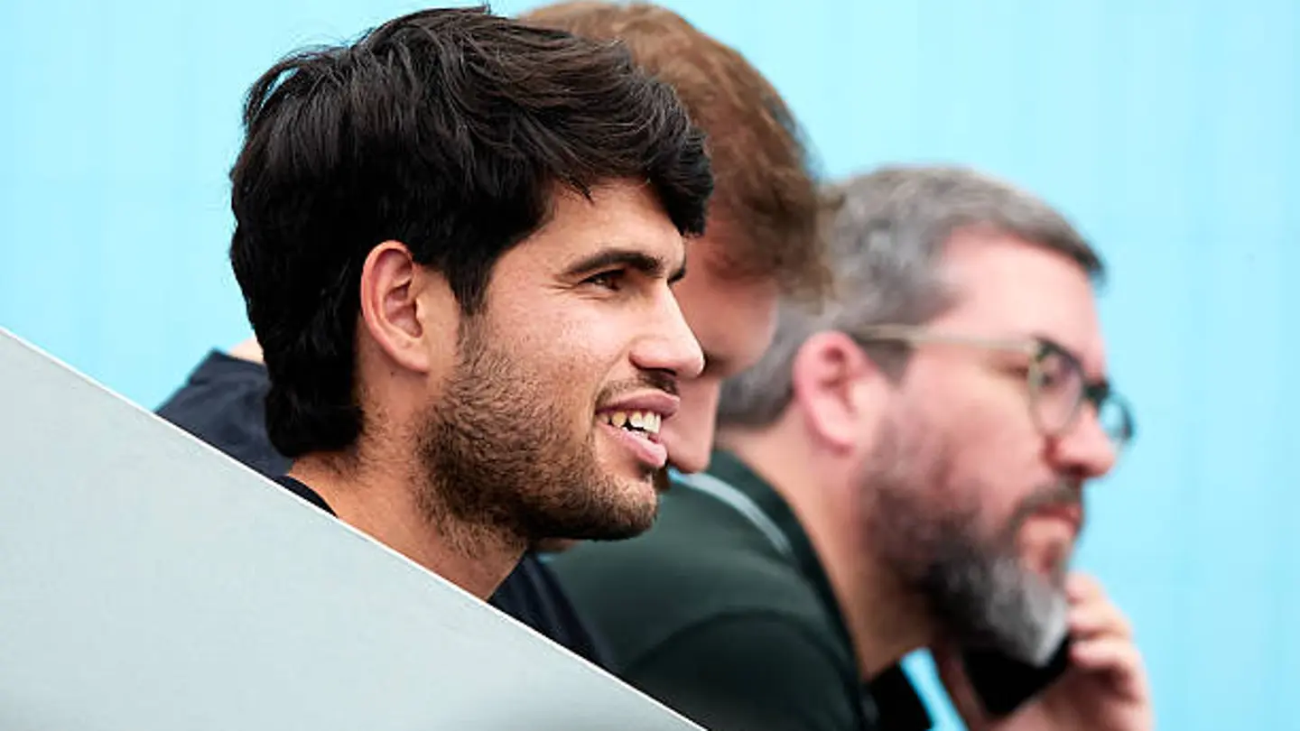 Carlos Alcaraz rehúye las críticas por su estilo de vida y rechaza ser un "esclavo del tenis" Carlos Alcaraz rehúye las críticas por su estilo de vida y rechaza ser un "esclavo del tenis"
