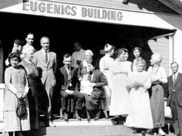Familia "apta" según la Ley de Eugenesia de EE.UU. en la década de 1920 Familia "apta" según la Ley de Eugenesia de EE.UU. en la década de 1920