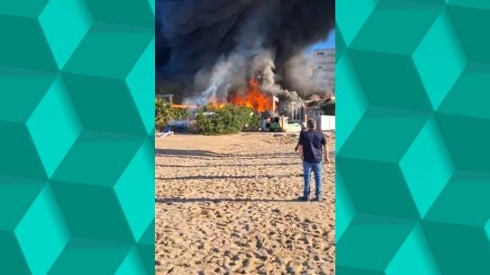 Controlado un incendio en un restaurante de La Manga (Cartagena)